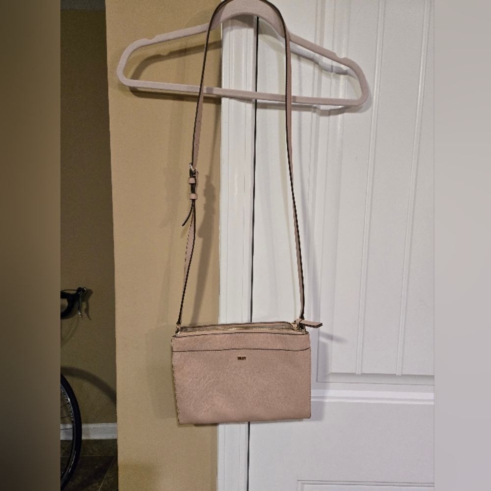 DKNY Elegant Crossbody Bag
